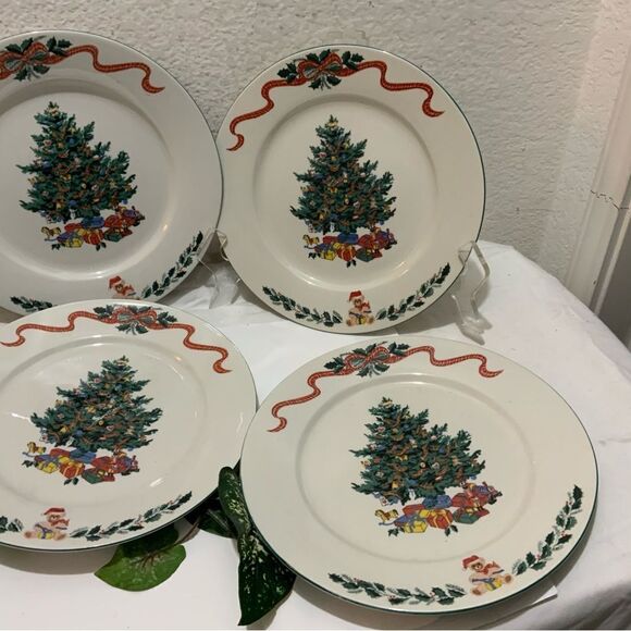 Set of 4 Newcor Christmas Morning Dinner Plate Plates Teddy Bear Ivy Ribbon G16 - Picture 2 of 6